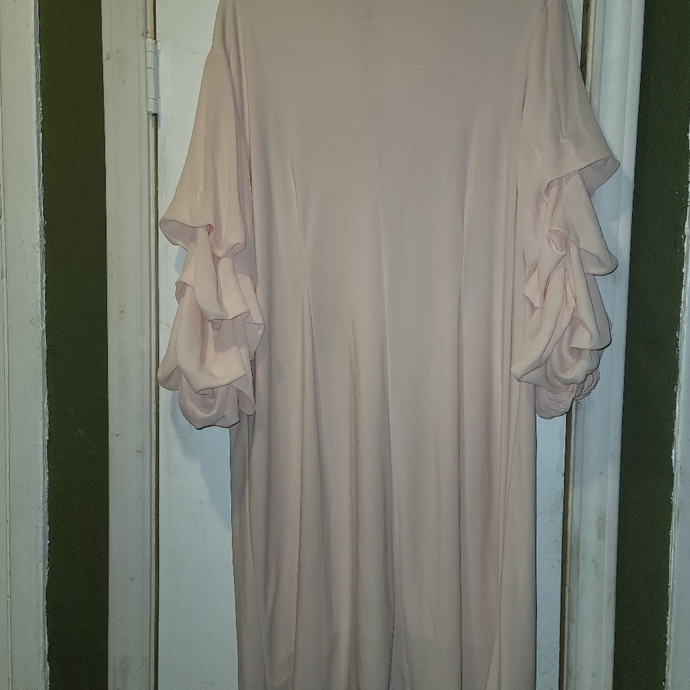 Clothes - Picture 5 of 8